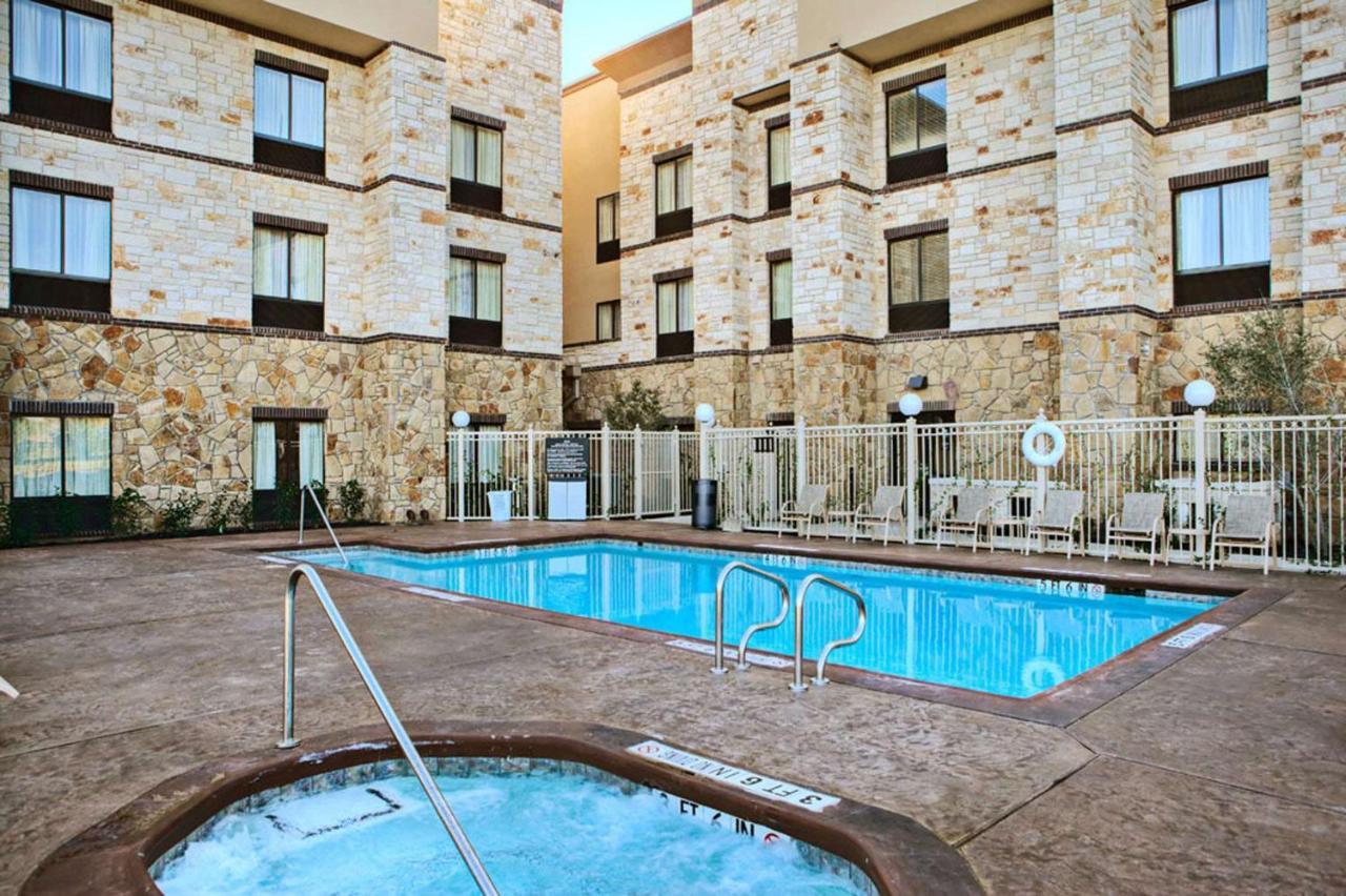 Hampton Inn & Suites - Мансфилд Экстерьер фото